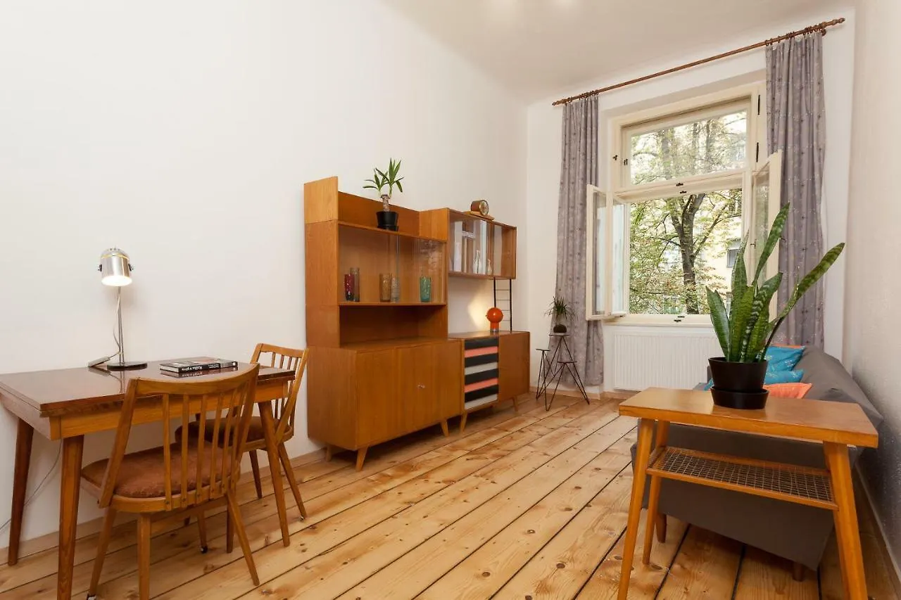 Appartamento Art Nouveau Meets Mid-Century Modern. Hotel Praga